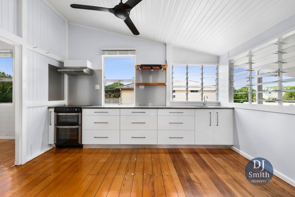 Bright and Charming Home - Photo 1