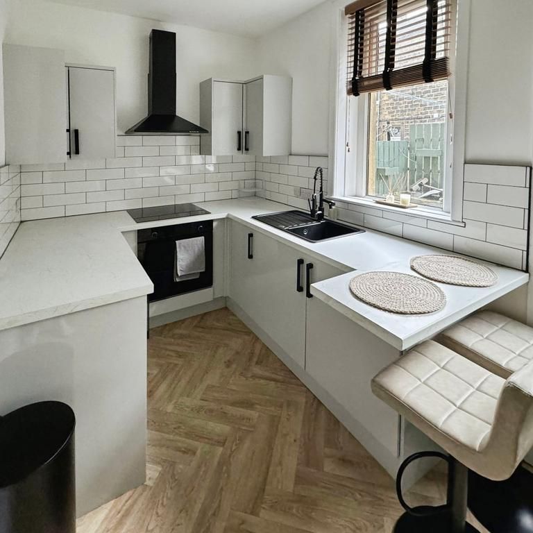 2 bedroom terraced house to rent - Photo 1