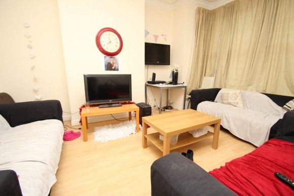 8 Bed - Winston Gardens, Headingley, Leeds - Photo 1