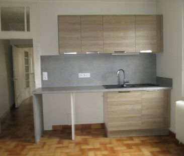 Location Appartement 4 pièces 121m² ORLEANS 45000 - Photo 5
