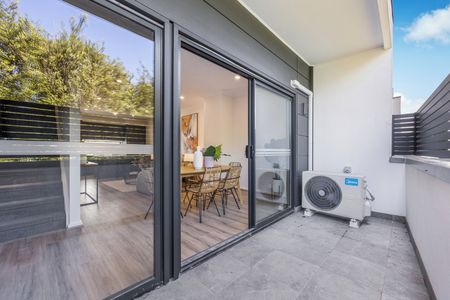 Stunning As-New Townhouse Close to Sand & Sea - Photo 5