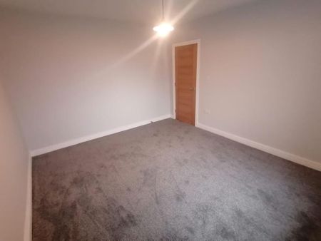 4 bedroom semi-detached house to rent - Photo 3