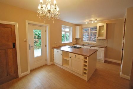 3 bedroom semi-detached house to rent - Photo 3