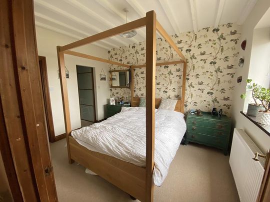 4 bedroom end of terrace house to rent - Photo 1