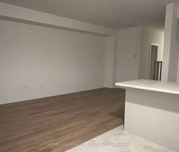 For Lease - 122 Varsity Drive, Welland, Ontario - Photo 2