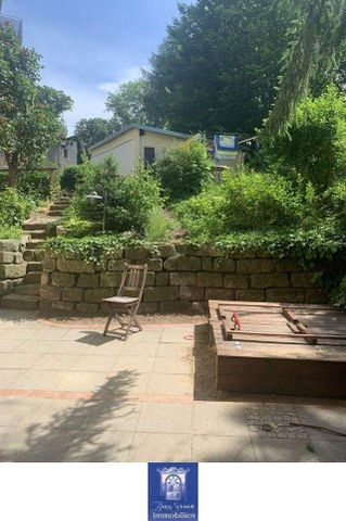 Charmante Dachgeschosswohnung in stilvoller Stadtvilla - Photo 4