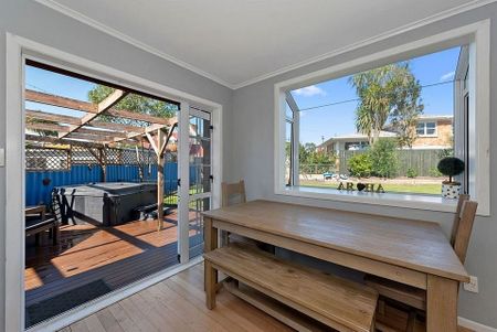 For a family seeking spacious living areas. - Photo 4