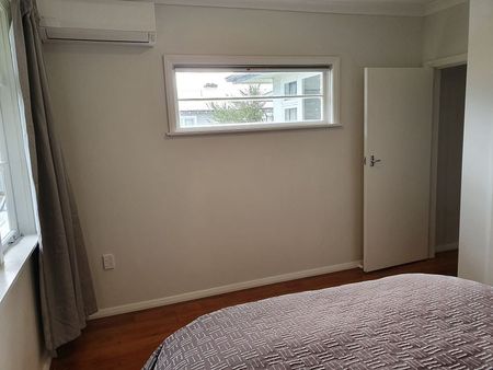 Executive, furnished, spacious 1 bedroom unit - Photo 4