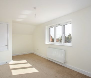 2 bedroom semi-detached house to rent - Photo 5