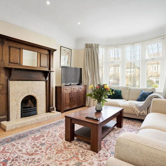 4 Bed Semi-Detached House, Woodberry Grove, N12 - Photo 1