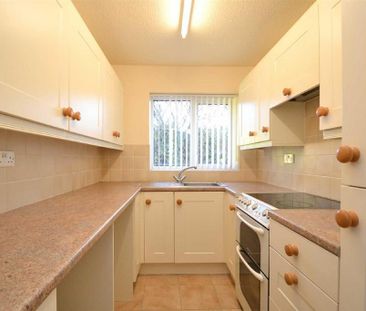 2 bedroom semi-detached bungalow to rent - Photo 4