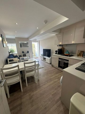 Dudley Mansions, Lansdowne Place, Hove - Photo 3