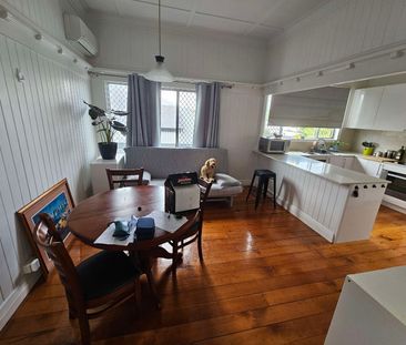 East Brisbane - Photo 2