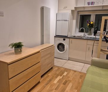 Studio Flat, Abbess Close, E6 - Photo 1