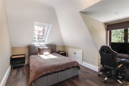 An immaculately curated village home set in gardens with a pool and detached gym - Photo 4