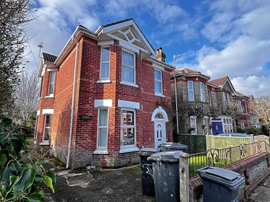 3 bedroom flat to rent - Photo 1