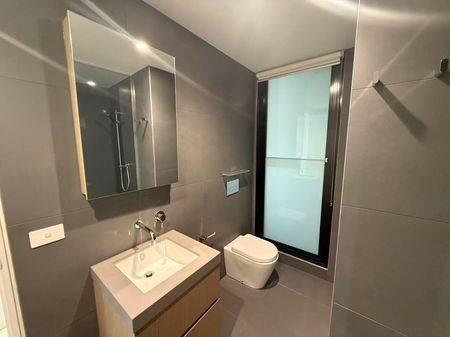 Light-Filled 2 Bedroom Living on the Edge of the CBD - Photo 5