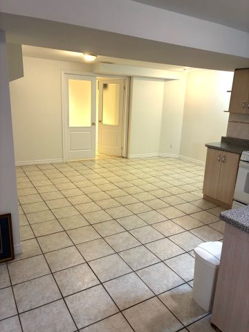 For Lease - 37 Depeuter Crescent, Bradford West Gwillimbury, Ontario - Photo 2