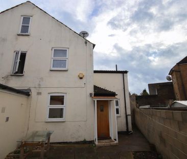 2 bedroom maisonette to rent - Photo 4