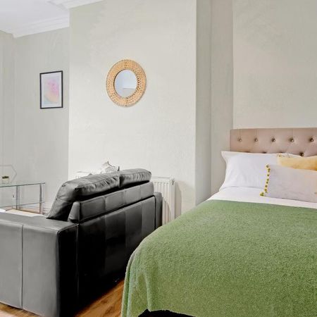 9 BROOKFIELD ROAD Leeds - LS6 4EJ - Photo 3