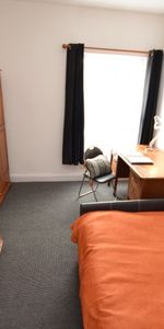 Room 4 - Photo 3