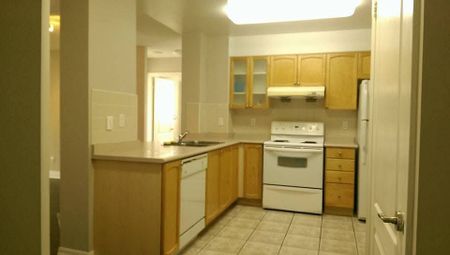 For Lease - 188 Doris Avenue, Toronto, Ontario - Photo 2