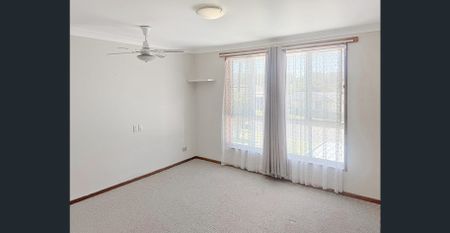 Spacious Family Home in a Convenient Location - Photo 4