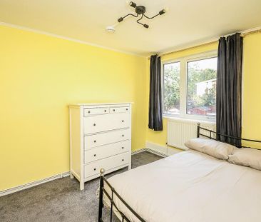 3 bedroom ground floor maisonette to rent - Photo 2