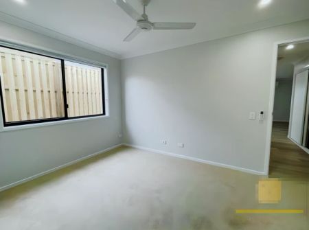 4 bed 2 bath - Photo 2