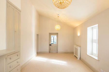 5 bedroom detached house to rent - Photo 2