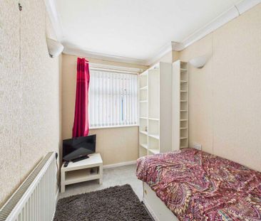 3 bedroom apartment to rent - Photo 6