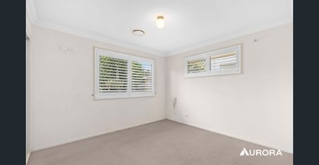 Spacious Clayfield Townhouse with Private Balcony & Courtyard - Photo 2