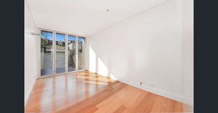 North facing home over two levels with terrace & parking - Photo 2