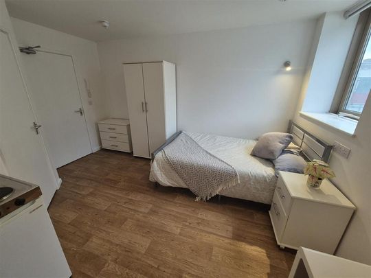 Studio to rent - Photo 1