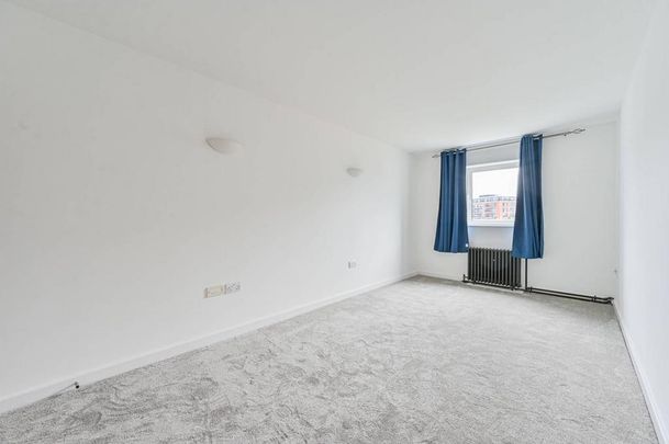 3 bedroom flat to rent - Photo 1