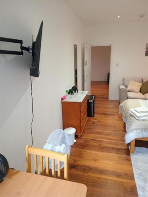 House share to rent - Photo 1