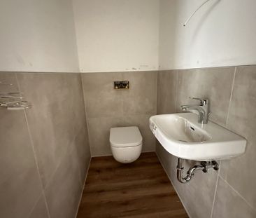 Kernsanierte, lichtdurchflutete 4 Zimmerwohnung mitten in Wiesbaden. - Photo 3