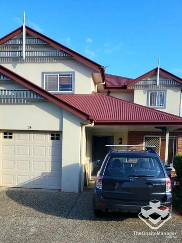 CENTRAL LOCATION - SPACIOUS 4 BEDROOMS TOWNHOUSE - Photo 5