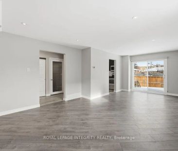2039 ST. LAURENT BOULEVARD - Photo 1