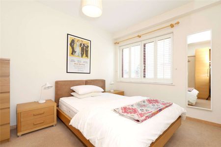 Modern two double bedroom apartment set within a sought development with concierge, gym and cinema room. - Photo 3