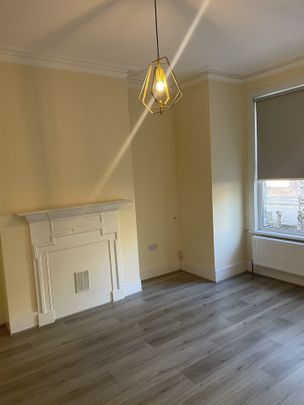 2 Bed Flat, Brondesbury Park, NW2 - Photo 1
