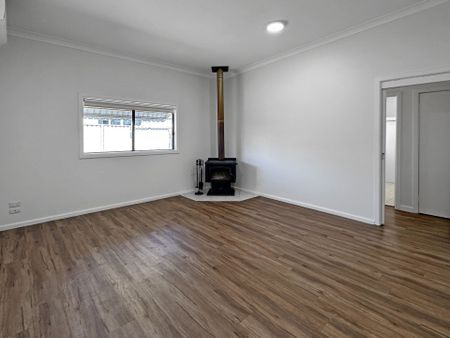 Renovated Three-Bedroom Home Close to the CBD - Photo 4