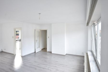 Degelijk appartement met 2 slaapkamers in centrum Hoeselt - Photo 2