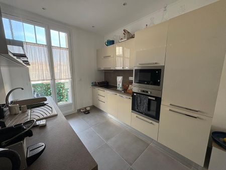 Location Appartement 3 pièces 76m² NICE 06000 - Photo 5