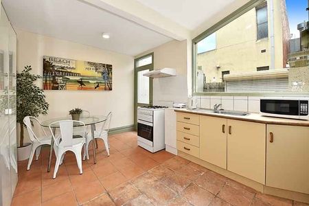 Room 5 (Non Ensuite) - Photo 4