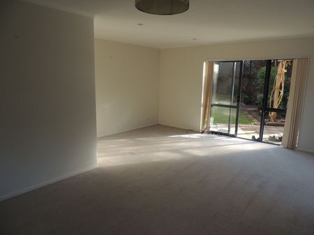 PAKURANGA 4 bedrooms family home - Photo 2
