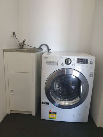 Southport Broadwater renovated unit with uninterrupted water views! - Photo 3