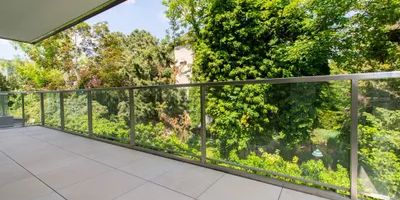 Nur 130 Meter zur U1! Charmante 2-Zimmer-Wohnung mit Balkon und Grünblick - Photo 3