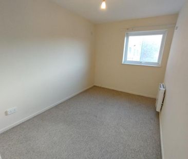 3 bedroom flat to rent - Photo 3
