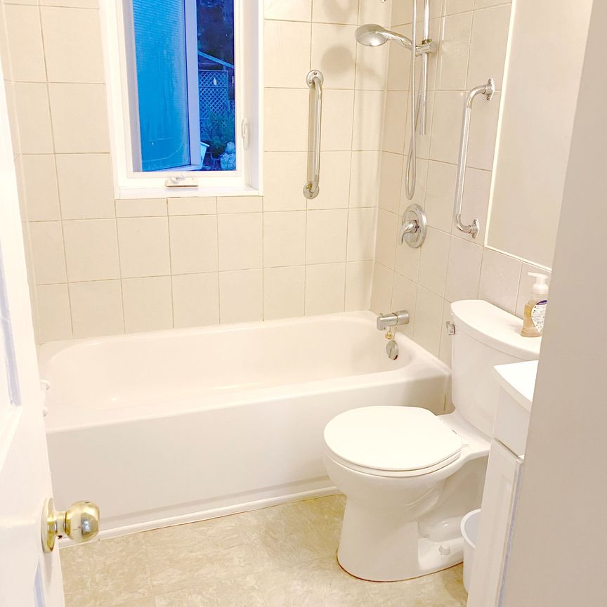 For Lease - 130 Leland Street Unit# 1st Floor Room, Hamilton, Ontario - Photo 1